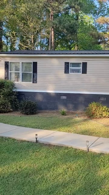 Cleaned home siding, skirting, and sidewalk